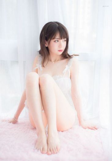 美女被挠痒痒