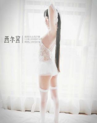 印度一小象被疾驰火车撞倒