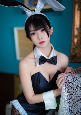 强制把药丸推进她体内h